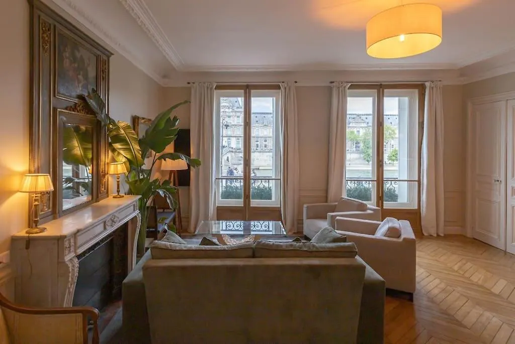Appartement Vue Louvre Et Seine Parijs