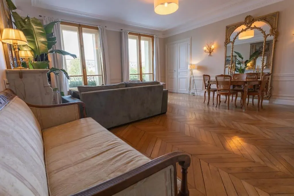 Vue Louvre Et Seine Appartement