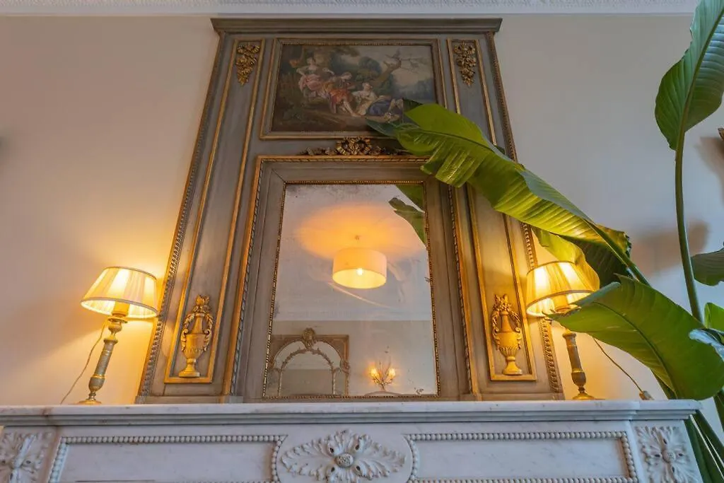 Vue Louvre Et Seine Apartment Paris